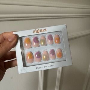 Signet Beauty | Bright Aura Press on nails